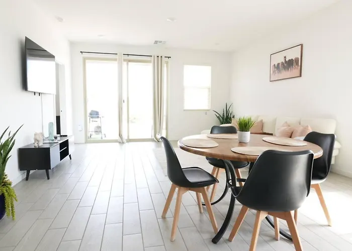 Holiday home New 4br Pool, Golf Skydive Az